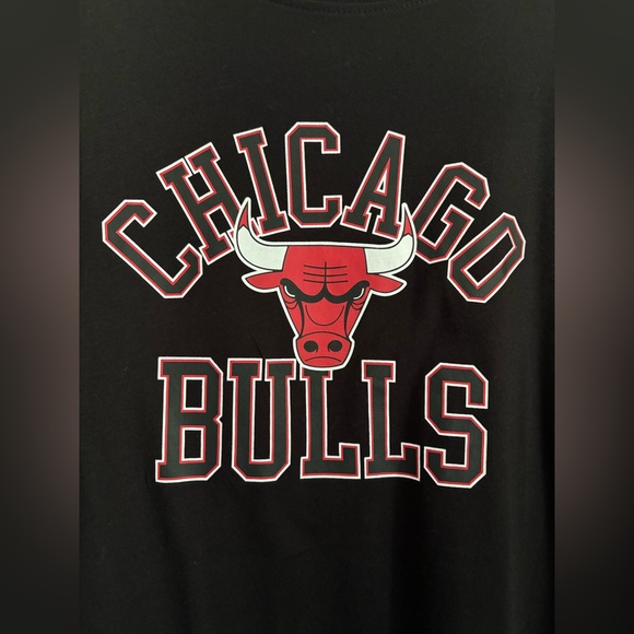 NWOT Torrid Chicago Bulls Classic Fit Tee size 2 - Picture 5 of 6